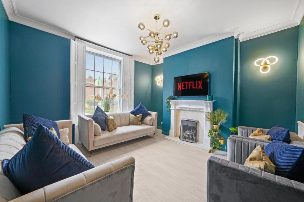 Deluxe 5 Bed In Central Whitby - Parking - Hot Tub المظهر الخارجي الصورة