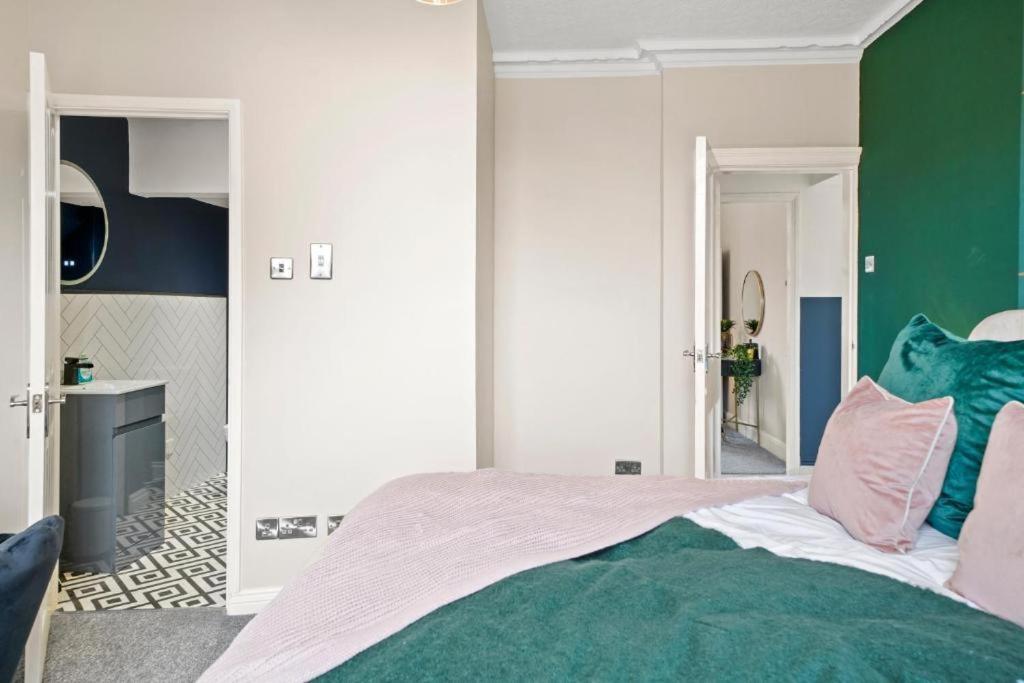 Deluxe 5 Bed In Central Whitby - Parking - Hot Tub المظهر الخارجي الصورة