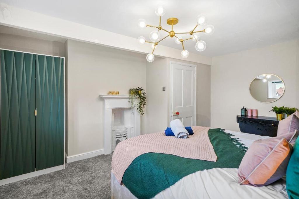 Deluxe 5 Bed In Central Whitby - Parking - Hot Tub المظهر الخارجي الصورة