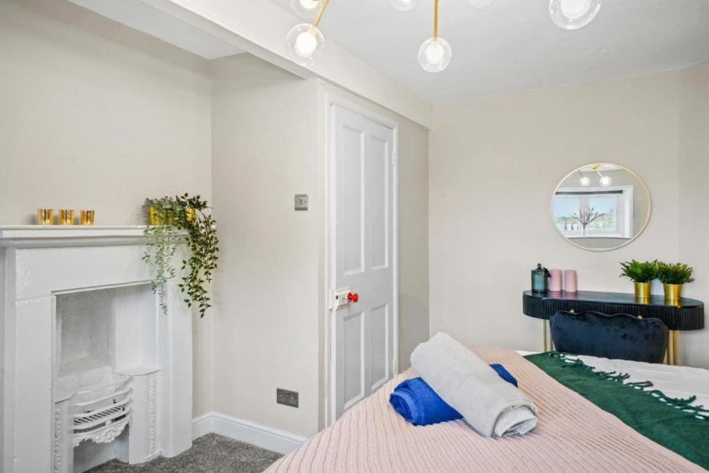 Deluxe 5 Bed In Central Whitby - Parking - Hot Tub المظهر الخارجي الصورة