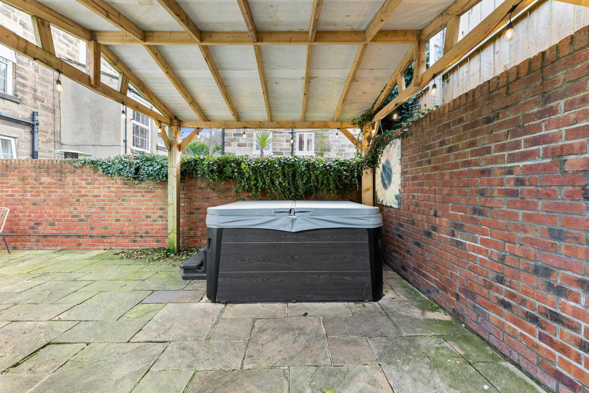 Deluxe 5 Bed In Central Whitby - Parking - Hot Tub المظهر الخارجي الصورة